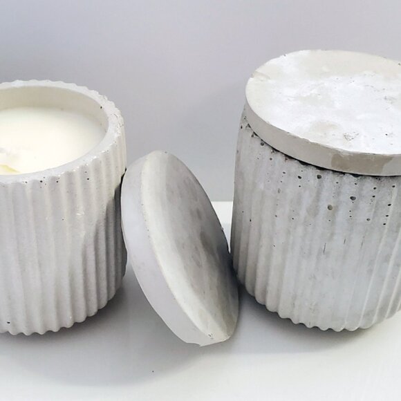 Watermelon | soClean MINI Concrete Vessel with Lid | Hand-poured Soy Wax - Picture 3 of 5